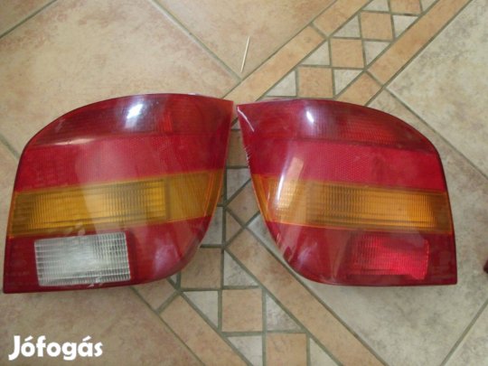 Ford Fiesta 4 bal hátsó lámpa fényszóró