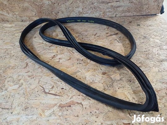 Ford Fiesta MK6 (2008-2017) Bal Első Ajtókéder Gumi  3 Ajtós