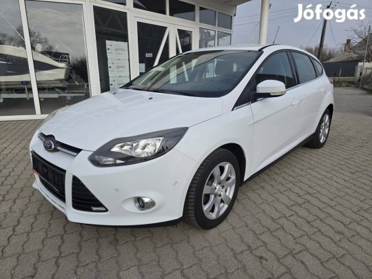 Ford Focus 1.6 Ti-Vct Champions Alufelni. RADAR...
