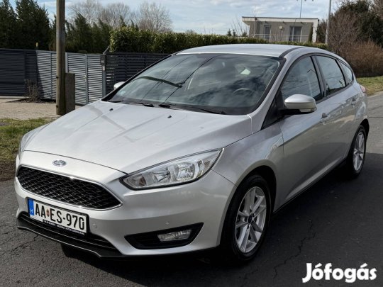 Ford Focus 1.6 Ti-Vct Trend 125 LE/Szervizkönyv...