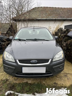 Ford Focus 1.6, 2005 - elektromos ablak, esőérzékelő, téli/nyári gumi
