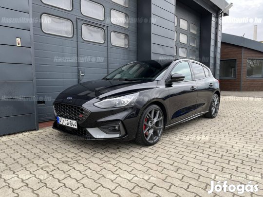 Ford Focus 2.3 Ecoboost ST Szervizkönyv / 34eKm...