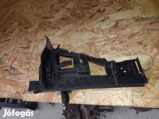 Ford Focus III Bal Hátsó Lökhárító Tartó