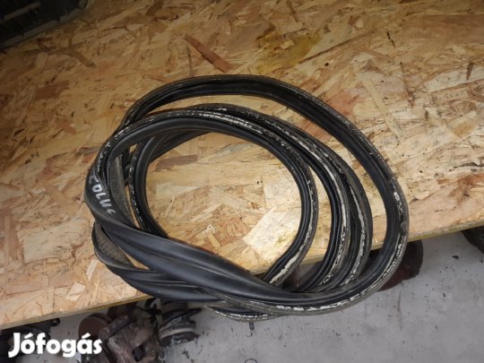 Ford Focus III Hátsó Felnyíló Ajtó Gumikéder