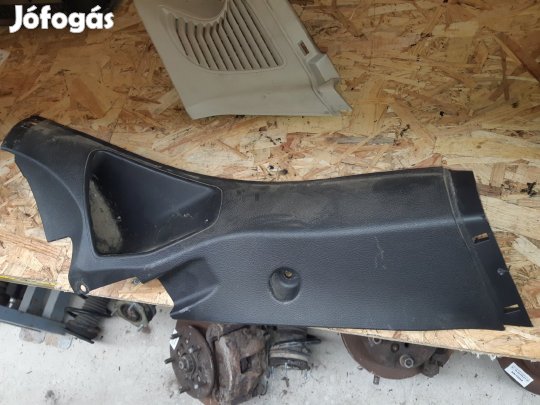 Ford Focus III Jobb Hátsó Tároló