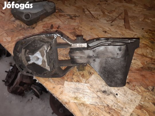 Ford Focus III Váltótartó Bak