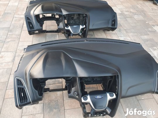 Ford Focus III-as műszerfal légzsák.