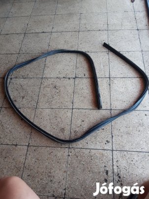 Ford Focus II Csomagtérajtó Gumikéder