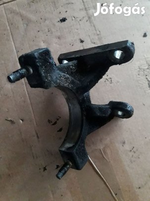 Ford Focus II Jobb Féltengely Tartó Bak