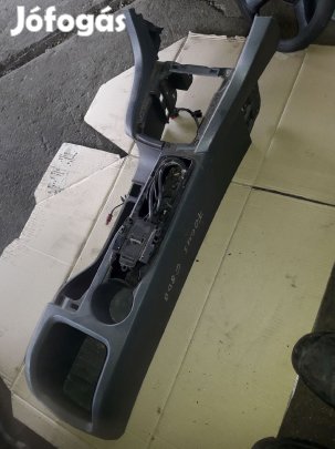 Ford Focus II Középbox