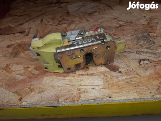 Ford Focus I Jobb Első Ajtó Zárszerkezet