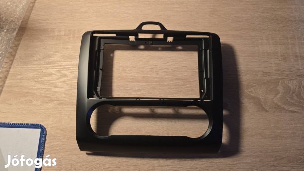Ford Focus MK2 9" Autórádió beépítő keret
