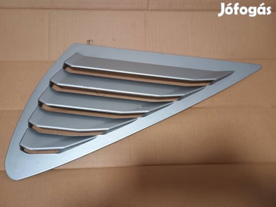 Ford Focus MK2 csapott hátú autóra való díszrács pár