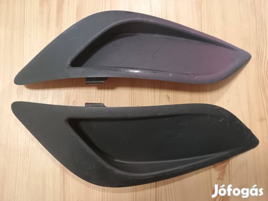 Ford Focus MK2 facelift ködlámpa helyetti takaró burkolat pár