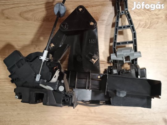 Ford Focus MK2 jobb első ajtózár 7M5A-R21812-AA