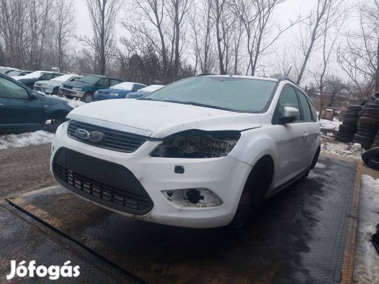 Ford Focus MK2 kombi karosszéria elemei fehér
