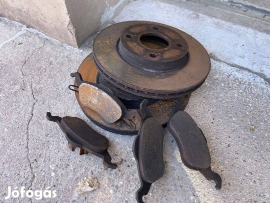 Ford Focus Mk1 használt de újszerű állapotba lévő komplett első fék