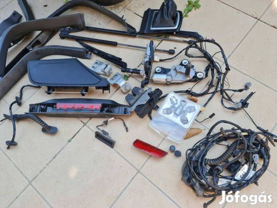 Ford Focus Mkii, MK2 alkatrészek, csomagtérajtó burkolat