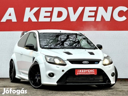 Ford Focus RS 2.5 T Értékes kiegészítőkkel