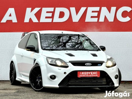 Ford Focus RS 2.5 T Értékes kiegészítőkkel