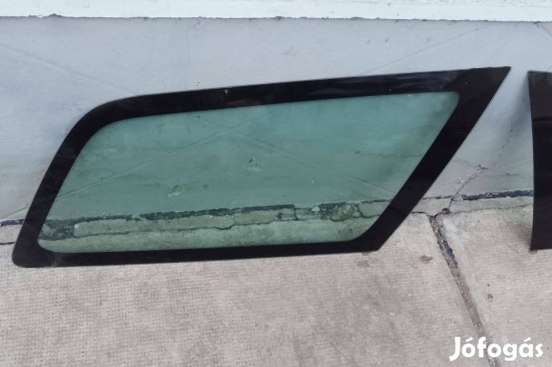 Ford Focus kombi mk1, C oszlop oldal üveg. Személyesen