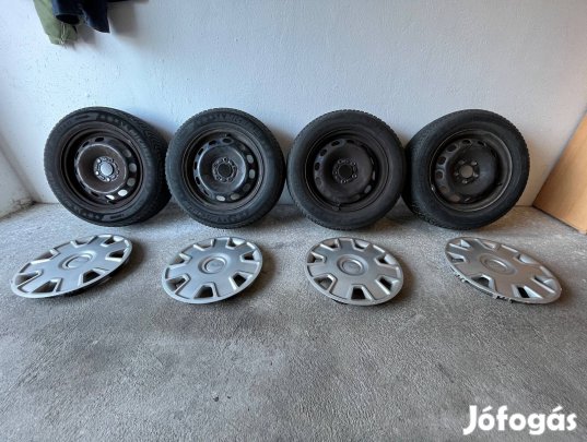 Ford Focus mk2 15 acélfelni Michelin téligumival, dísztárcsával