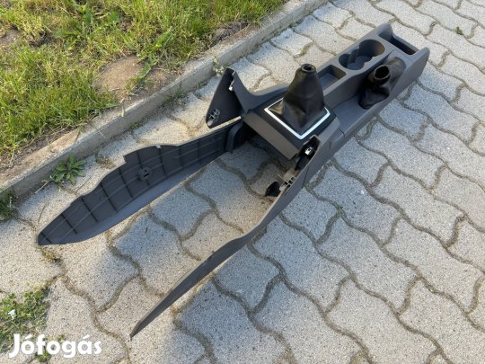 Ford Focus mk2 középbox