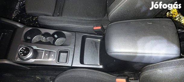 Ford Focus mk4 facelift bőr könyöklő