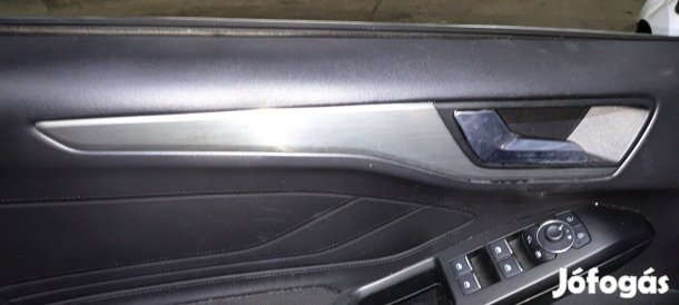 Ford Focus mk4 facelift műszerfal díszléc szett