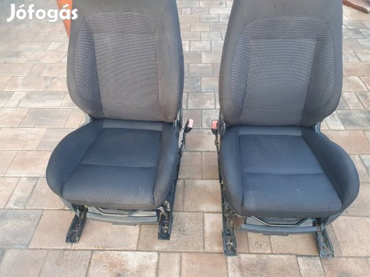 Ford Galaxy S-Max első ülés.