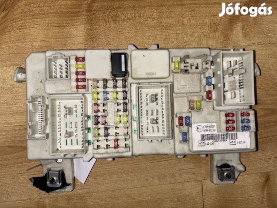 Ford Kuga biztosítéktábla 7M5T-14A073-JG