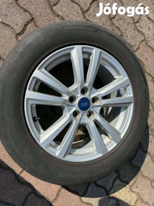 Ford Kuga nyár gumi alufelnire szerelve