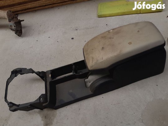 Ford Mondeo III Könyöklő