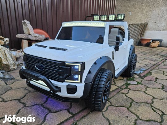 Ford Ranger fehér színben 4x4 elektromos akkumulátoros gyerek autó