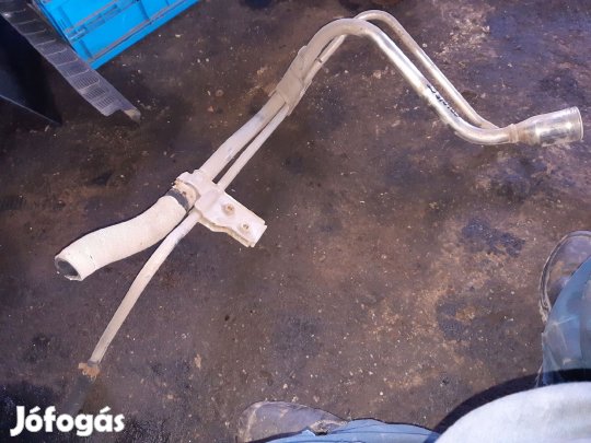Ford Transit Connect Üzemanyag Betöltő Cső