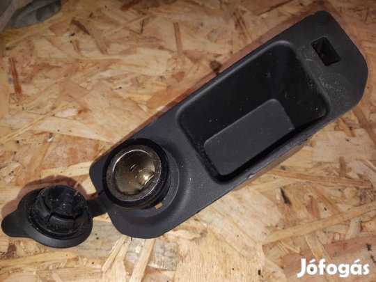 Ford Transit Courier 12 Voltos Csatlakozó