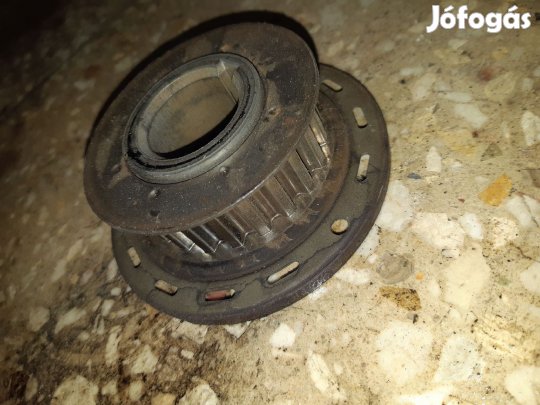 Ford Transit Courier Főtengely Bordáskerék