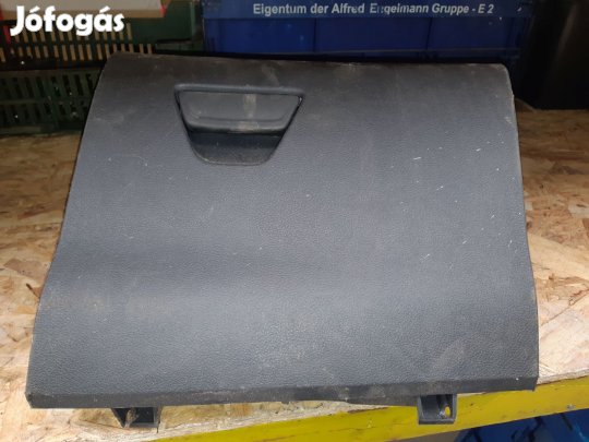 Ford Transit Courier Kesztyűtartó