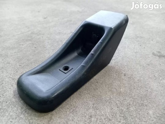 Ford Transit Tranzit 00- Karfánál lévő alsó műanyag burkolat 6998