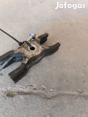 Ford Transit Tranzit MK7 06- Porlasztó lefogató lemez csavar 4267