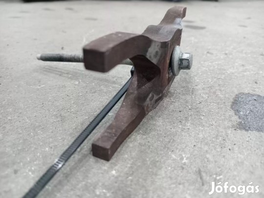 Ford Transit Tranzit MK7 06- Porlasztó lefogató lemez csavar 6552