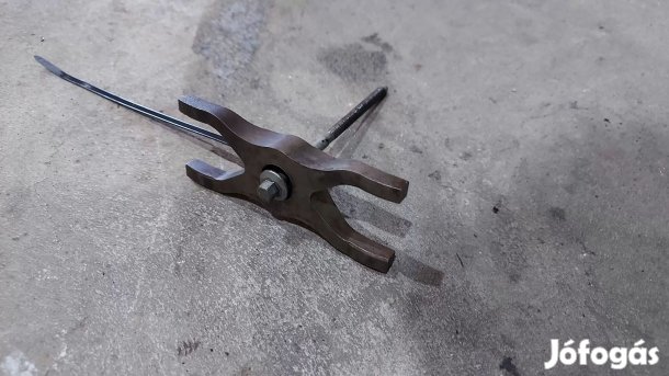 Ford Transit Tranzit MK7 06- Porlasztó lefogató lemez csavar 7117