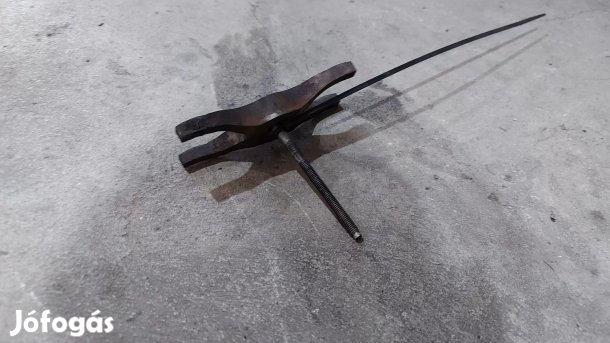 Ford Transit Tranzit MK7 06- Porlasztó lefogató lemez csavar 7118