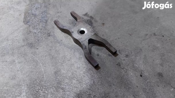 Ford Transit Tranzit MK7 06- Porlasztó lefogató lemez csavar 7119