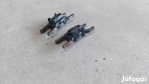 Ford Transit Tranzit MK7 06- Porlasztó lefogató lemez csavar 7283