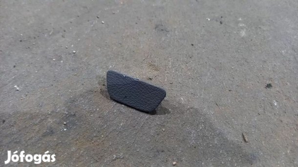 Ford Transit Tranzit MK8 14 Első ajtókárpit csavar takaró betét 4999