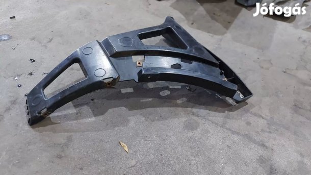 Ford Transit Tranzit MK8 14 Első lökhárító bal sarok tartó konzol 8451