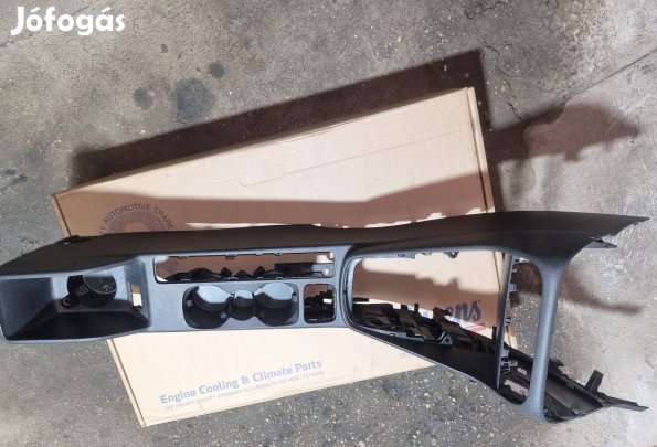 Ford fiesta mk8 középkonzol+kormánykerék