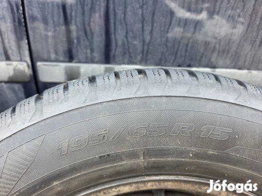 Ford téligumi 195 65 15 lemez felinivel 5x108
