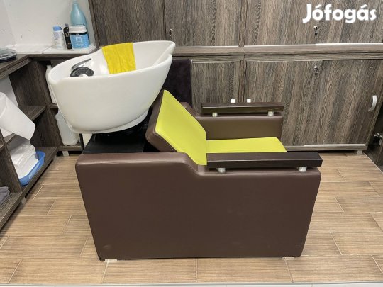 Fordász fejmosó és székek